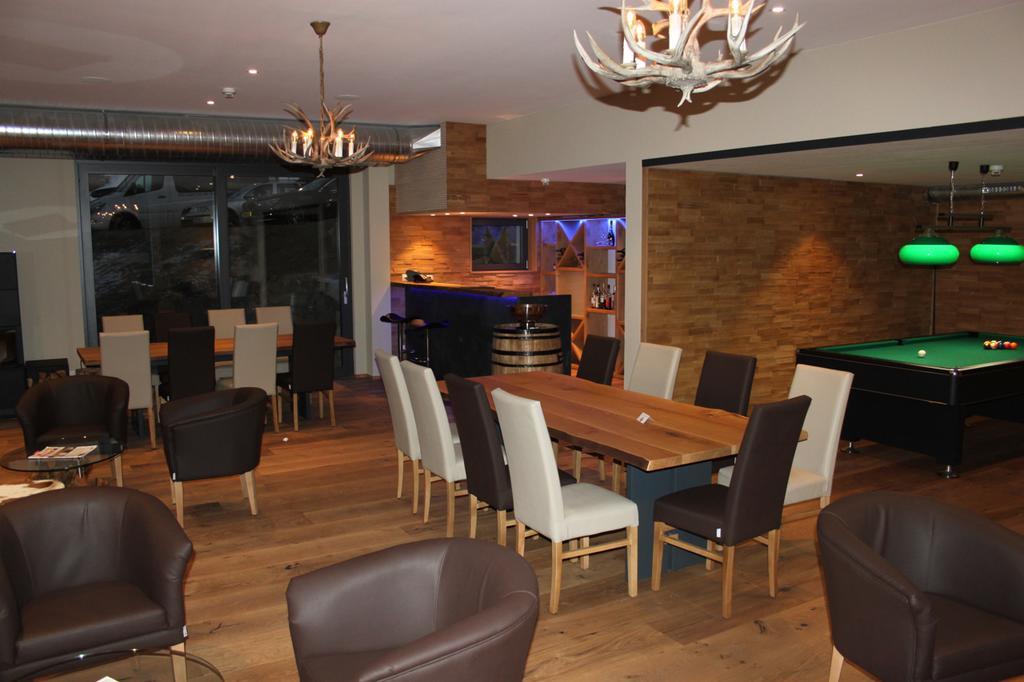 Hotel Restaurant Zur Alten Gasse Bellwald Exteriör bild